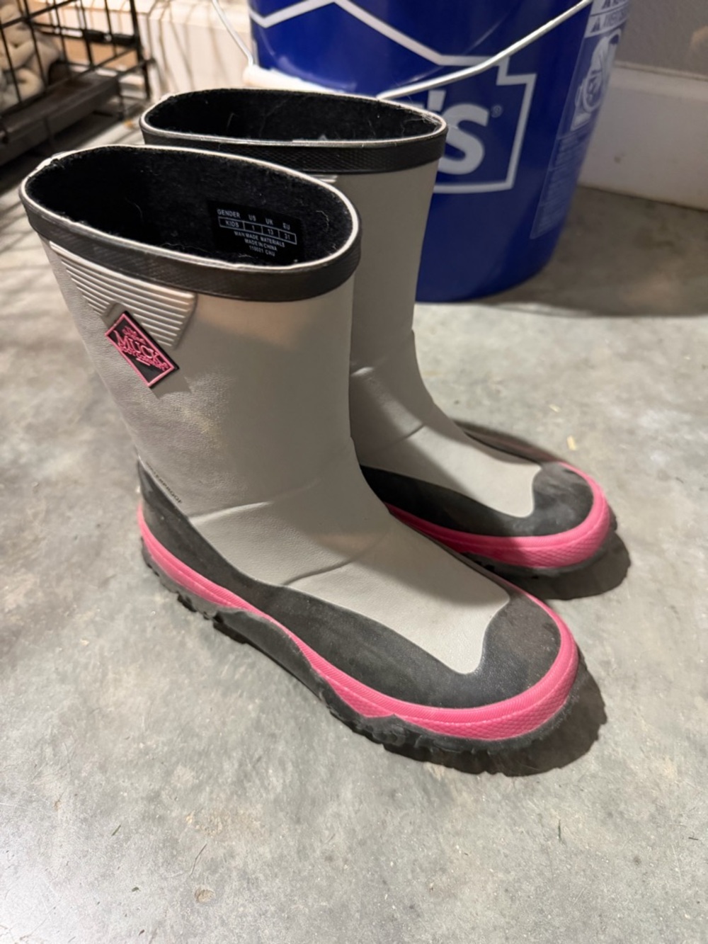 Child's Muck Boot Gray and Pink Waterproof Rain Boots
